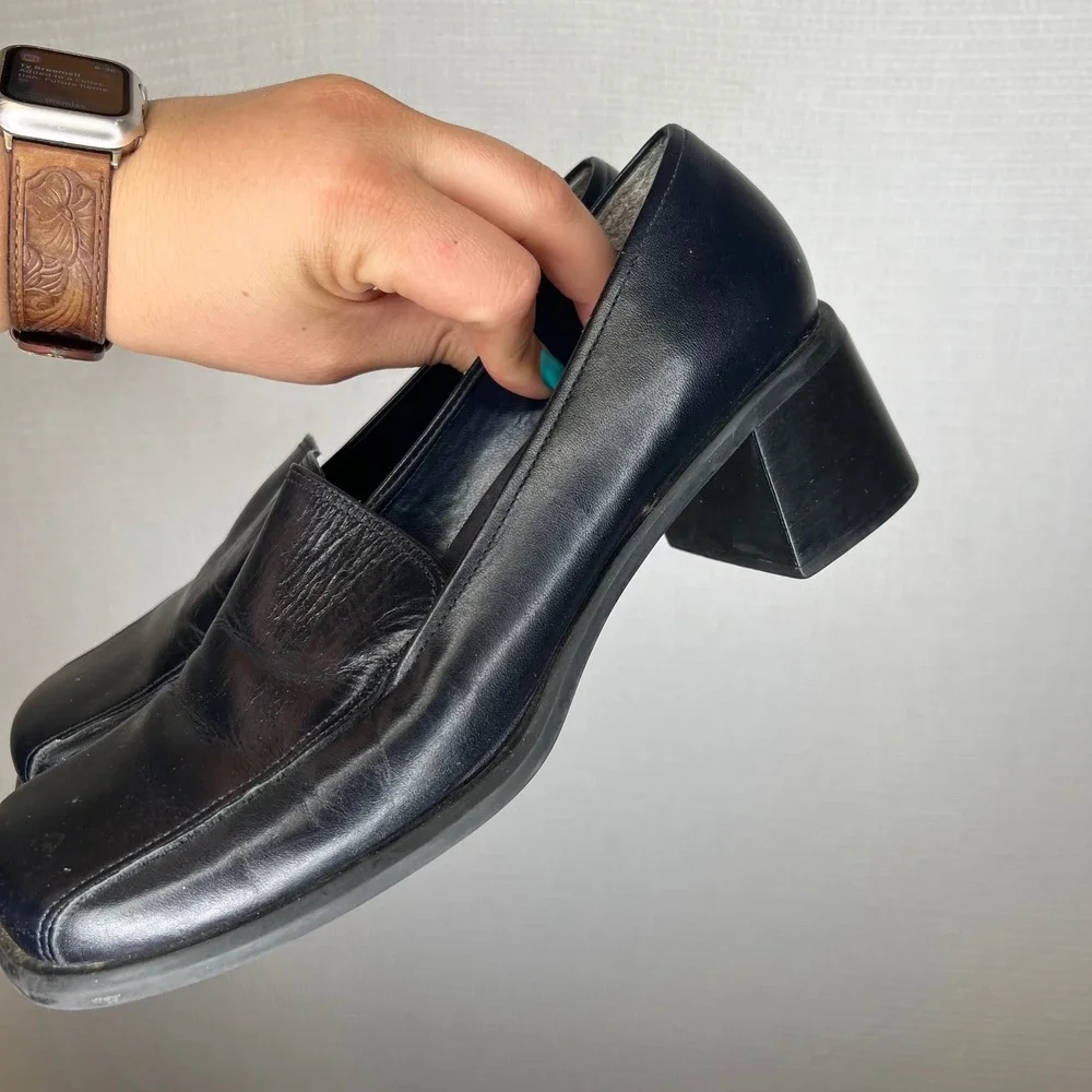 Vero Studio Womens Navy‎ Blue Leather Square Toe Block Heel Loafers Size 7.5 M